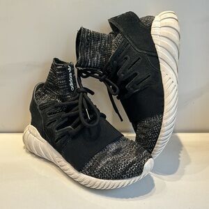 VTG 2017 Adidas Unisex Tubular Doom Sock Knit & Suede Sneaker, Black White Gray